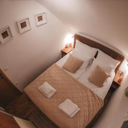 Mir I Lira Apartment