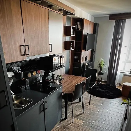 Mir I Lira Apartment