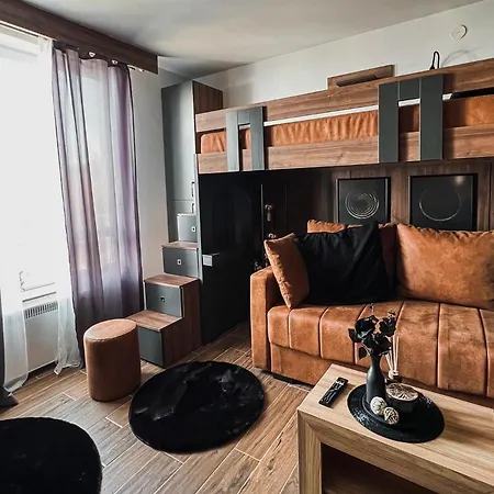 Mir I Lira Apartment